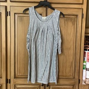 Shoulder-less Top